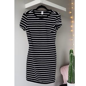 Old Navy Form Fitting Dress (Size S)